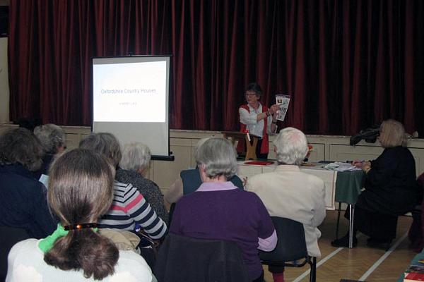 7. Pointing out Catherine's photos in News - Views.JPG